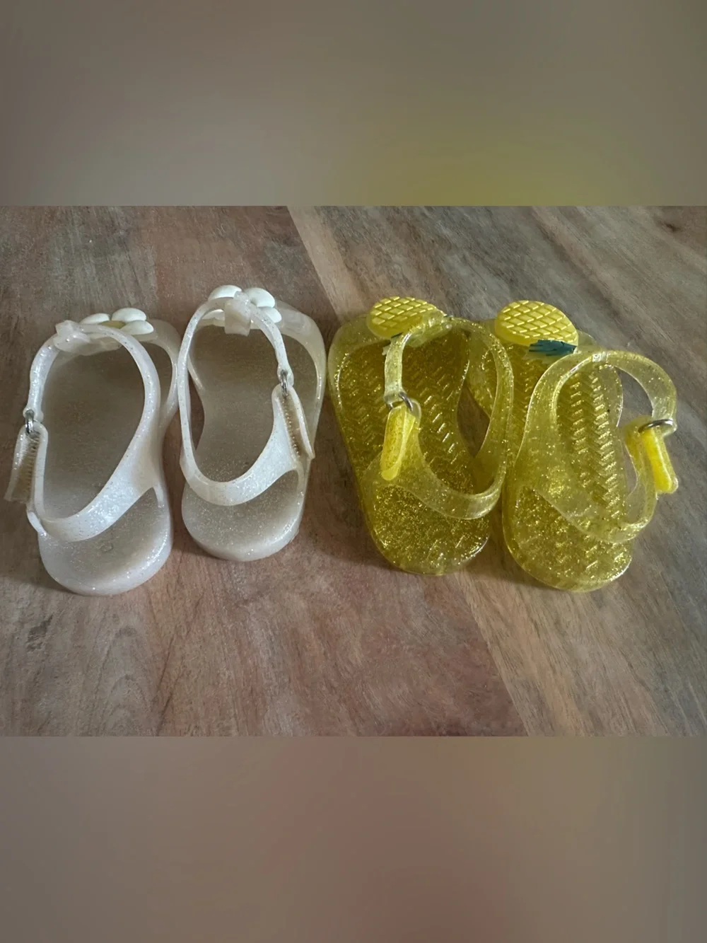 Old Navy Toddler Jelly Sandal 2 Pair Bundle Size 6 | Pineapple & Daisy Glitter🍍🌼